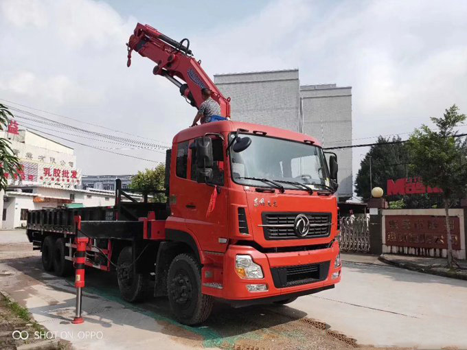 江威吊機16噸折臂東風天龍前四后八隨車吊