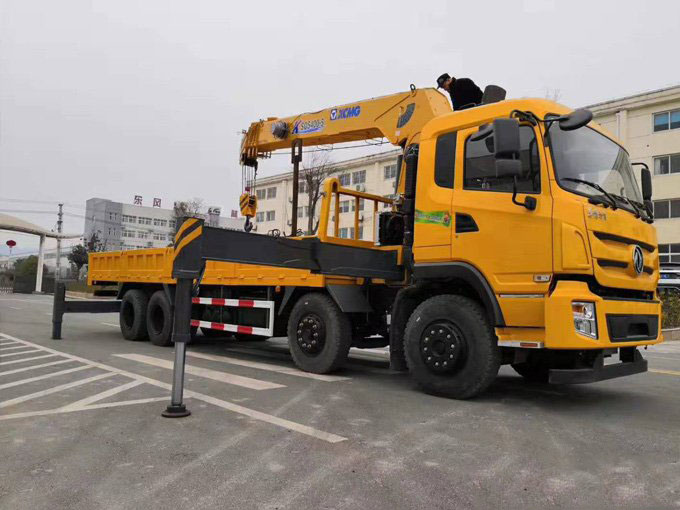 徐工吊機16噸東風特商前四后八隨車吊圖片展示2