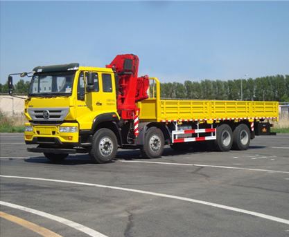 重汽豪沃14隨車吊(吊機后置)圖片展示4 重汽豪沃14隨車吊(吊機后置)圖片展示4