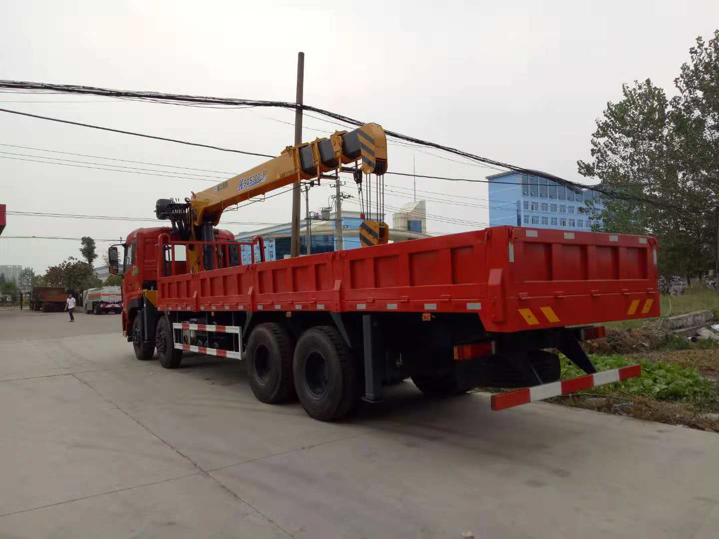 東風天龍前四后八14噸徐工隨車吊圖片展示4