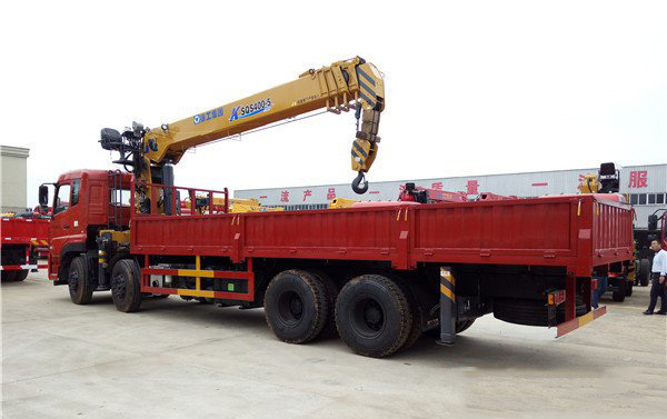 徐工14噸天龍前四后八東風隨車吊圖片展示3