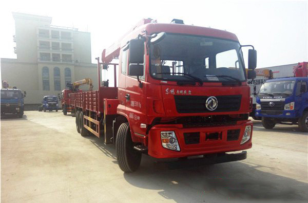 三一12噸后雙橋東風(fēng)隨車吊圖片展示3