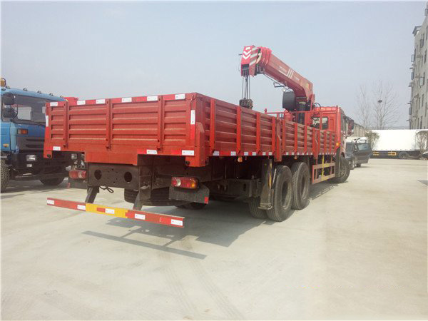 三一12噸后雙橋東風(fēng)隨車吊圖片展示4