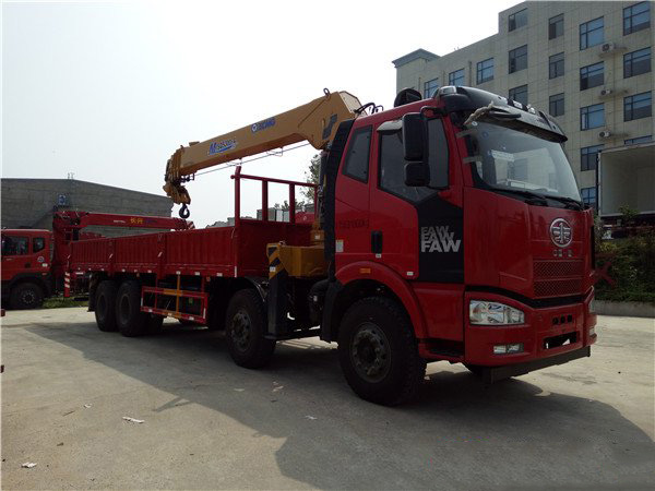 徐工12噸J6前四后八解放隨車吊圖片展示4