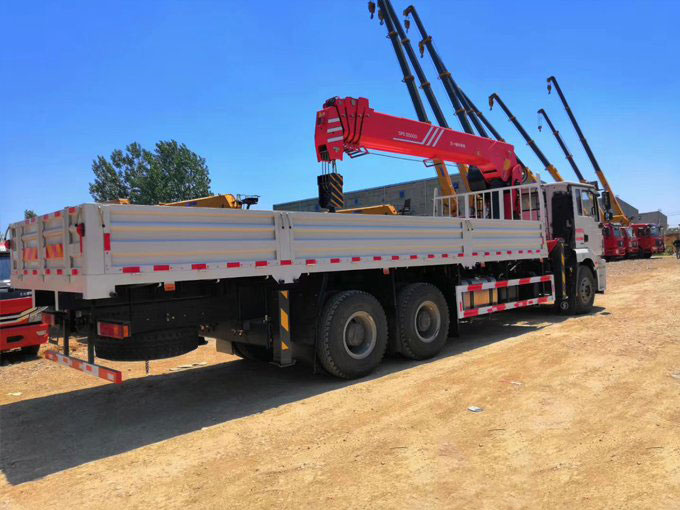 陜汽德龍新M3000后八輪三一12噸吊機(jī)12噸隨車吊圖片展示4 陜汽德龍新M3000后八輪三一12噸吊機(jī)12噸隨車吊圖片展示4