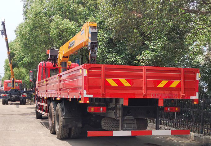 程力吊機12噸東風后八輪D3L隨車吊圖片展示7 程力吊機12噸東風后八輪D3L隨車吊圖片展示7