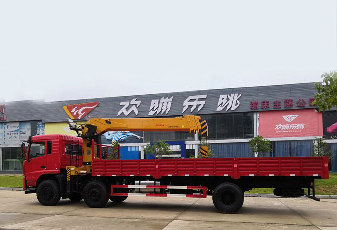 程力12噸東風(fēng)專(zhuān)用隨車(chē)吊