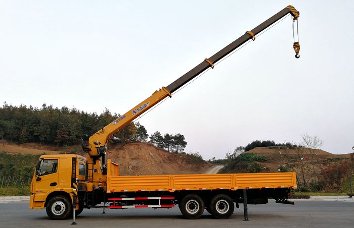 徐工吊機12噸徐工漢風G5一體化前四后四隨車吊圖片展示5