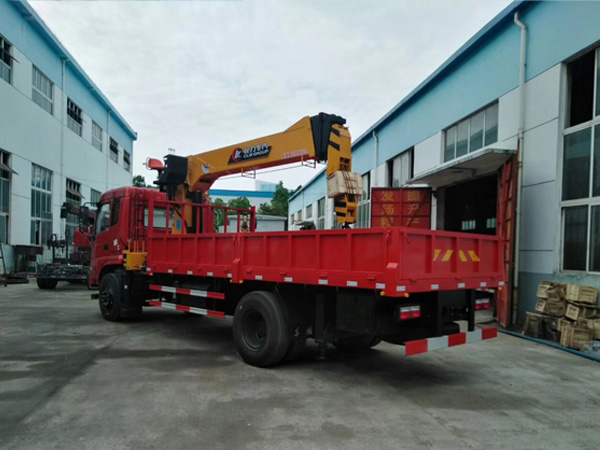 程力吊機(jī)8噸東風(fēng)隨車吊圖片展示3