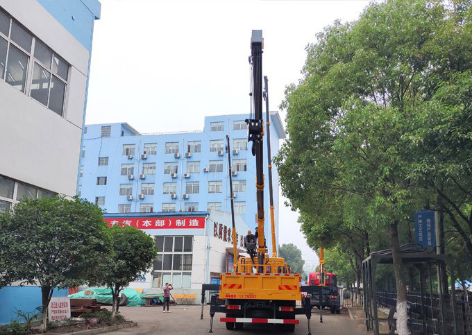 程力吊機8噸東風T702隨車吊圖片展示4