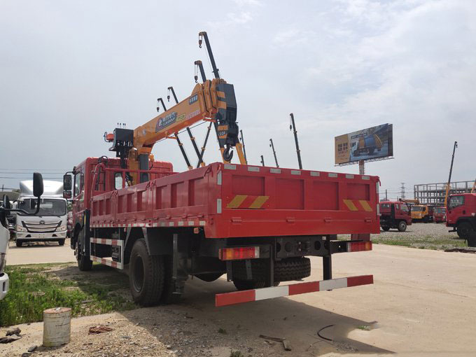 程力吊機8噸東風特商T702隨車吊圖片展示3