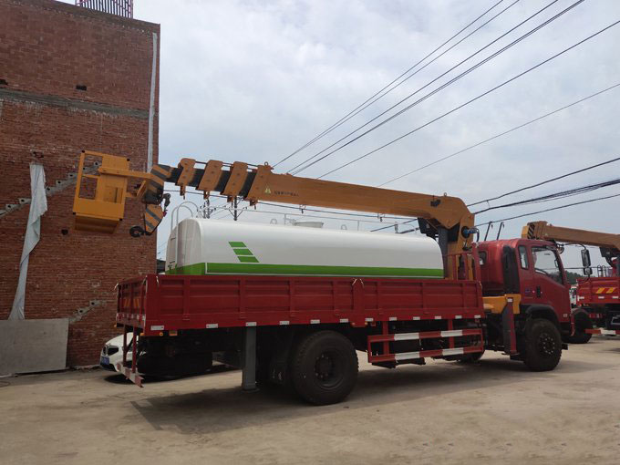 程力吊機8噸東風隨車吊帶吊籃副灑水于一體多功能隨車吊