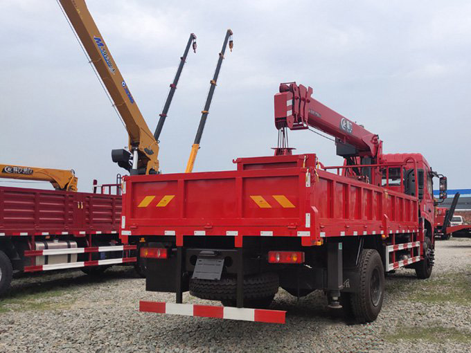 8噸東風暢行D3L隨車吊圖片展示4