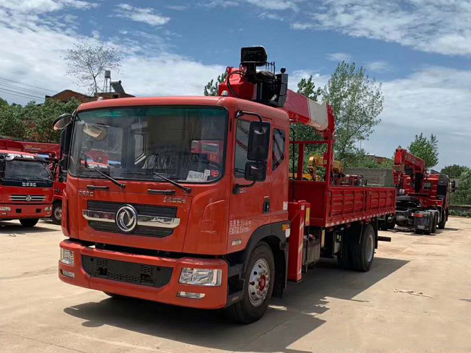 8噸東風多利卡D9隨車吊（國六）