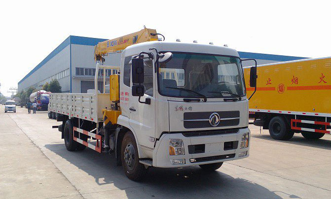 6.3噸東風天錦隨車吊(配置高)