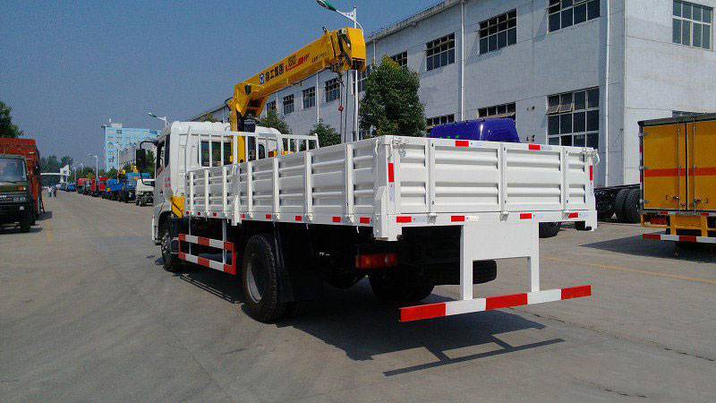 6.3噸東風天錦隨車吊(配置高)