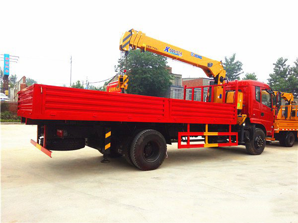 徐工6.3噸東風隨車吊(東風 -- 御虎6.3噸隨車起重運輸車)圖片展示2 徐工6.3噸東風隨車吊(東風 -- 御虎6.3噸隨車起重運輸車)圖片展示2