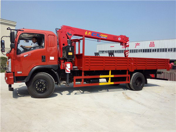 長興6.3噸東風隨車吊