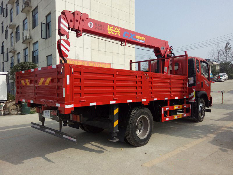 長興6.3噸重汽王牌隨車吊圖片展示3