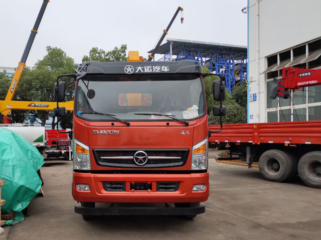 程力吊機6.3噸大運運途隨車吊圖片展示2