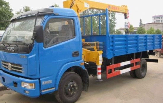 東風(fēng)5噸隨車(chē)吊