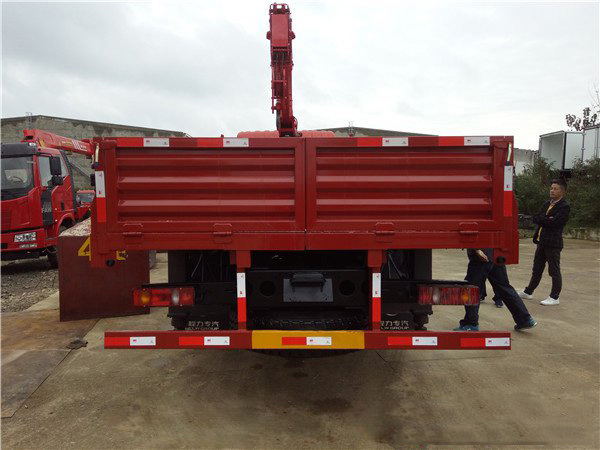 長興5噸東風隨車吊圖片展示3