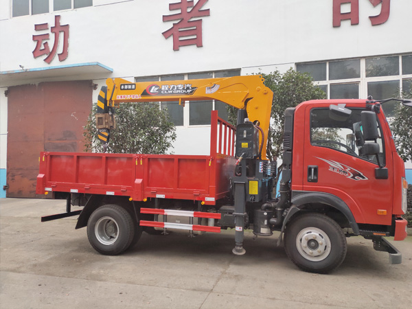 藍牌程力5噸重汽王牌隨車吊