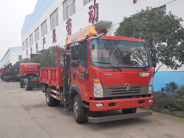 藍牌程力5噸重汽王牌隨車吊