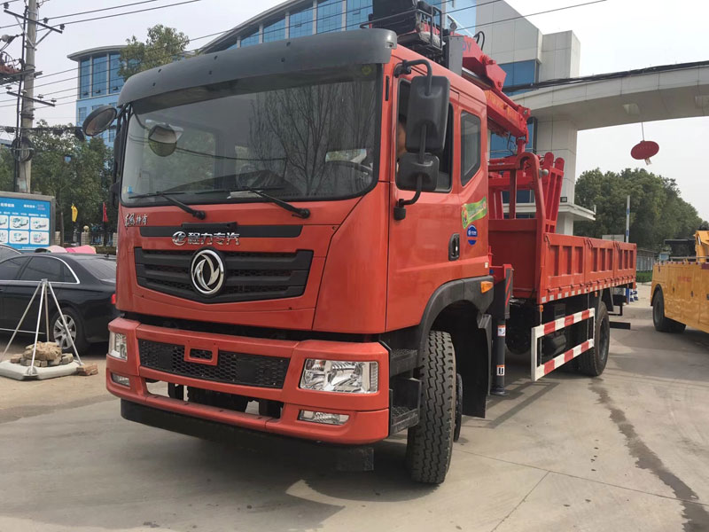 東風(fēng)T5單橋程力5噸折臂吊隨車(chē)吊