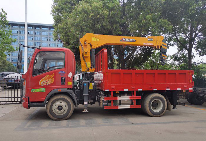 程力吊機(jī)5噸重汽豪曼隨車吊