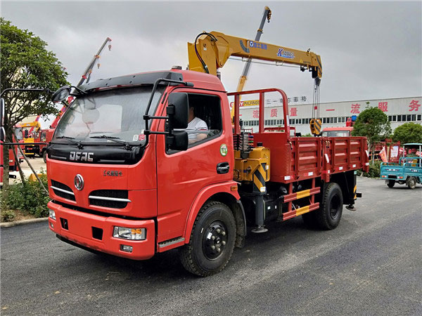 藍牌2噸東風隨車吊（東風 -- 福瑞卡2噸隨車起重運輸車）