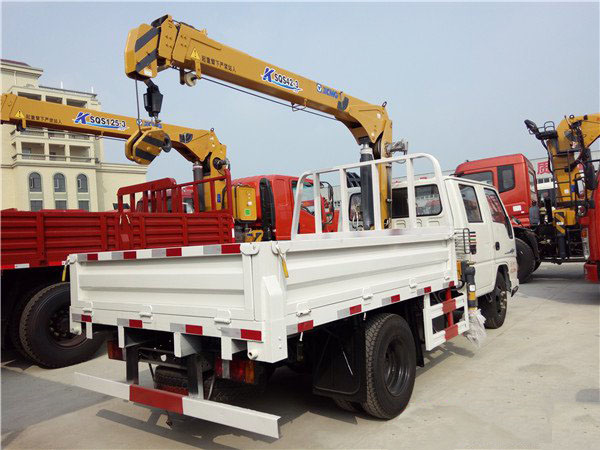 徐工2噸雙排江鈴隨車吊（江鈴2噸隨車起重運輸車）圖片展示3