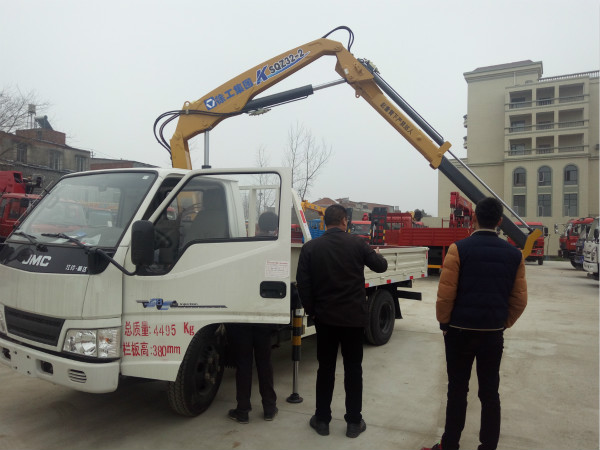 徐工折臂2噸江鈴隨車吊（江鈴2噸隨車起重運輸車） 