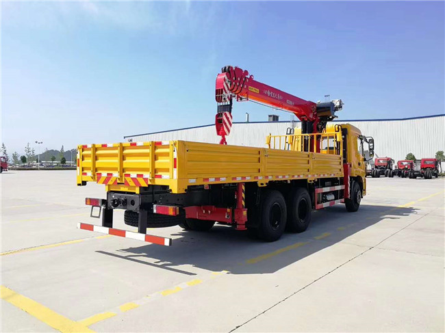 三環(huán)昊龍后八輪12噸隨車吊圖片圖片展示4 三環(huán)昊龍后八輪12噸隨車吊圖片圖片展示4