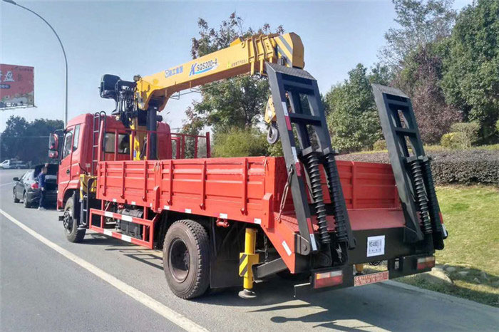 東風專底6×2徐工8噸隨車吊帶爬梯圖片圖片展示3