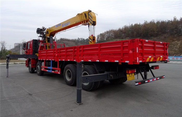 陜汽德龍前四后八8×4徐工16噸隨車吊圖片圖片展示4