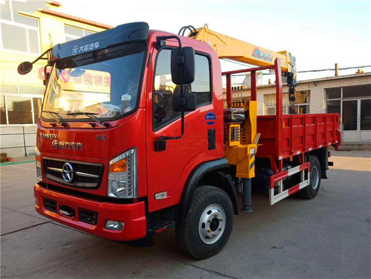 藍(lán)牌隨車吊底盤哪個(gè)品牌好？