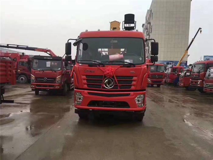 河南洛陽翟老板訂購東風D3后八輪徐工12噸隨車吊