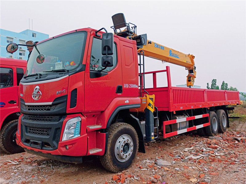 隨車吊冷鉚車廂，抗變形、抗開裂、結實耐用