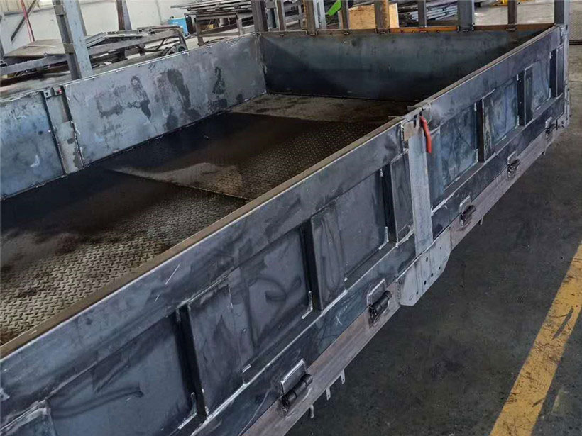 隨車吊冷鉚車廂,抗變形、抗開裂、結(jié)實(shí)耐用