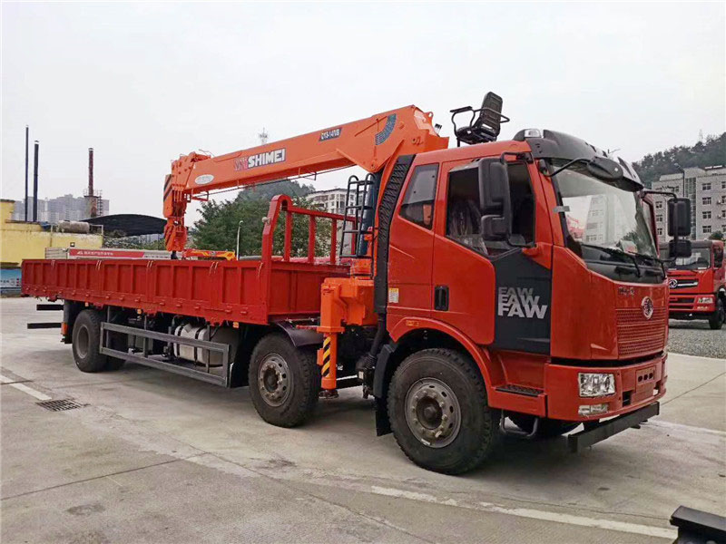 解放12噸價格隨車吊多少錢一臺？