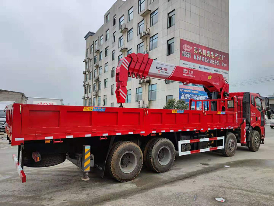 解放J6前四后八16噸隨車吊圖片展示5