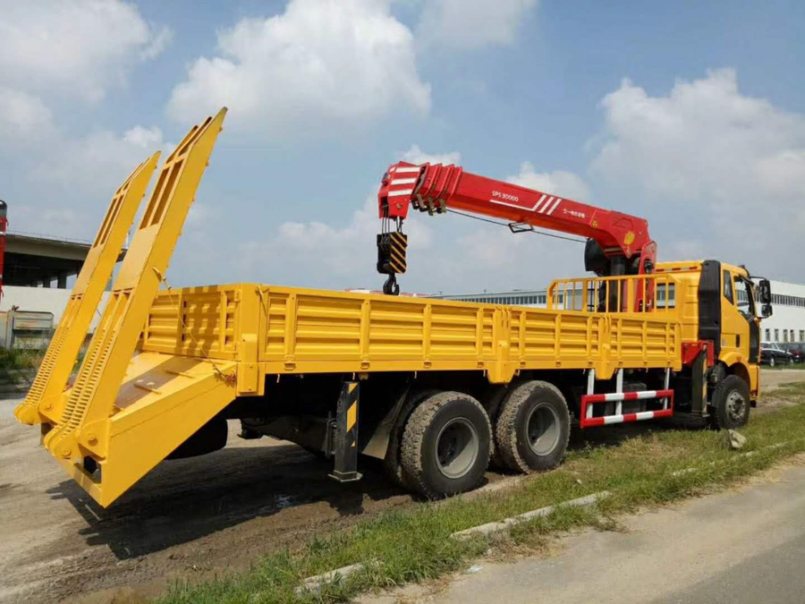 解放J6三一12噸隨車吊圖片展示3