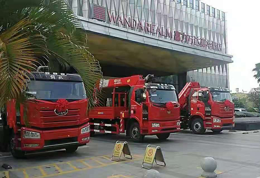 一汽解放攜手神百長興吊機 隨車吊國六品鑒會