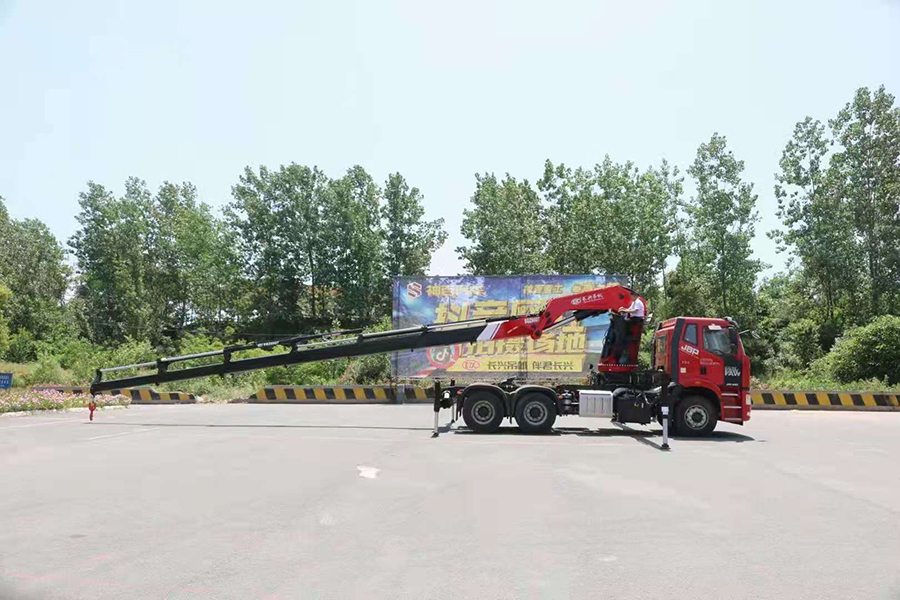 解放30噸折臂隨車吊