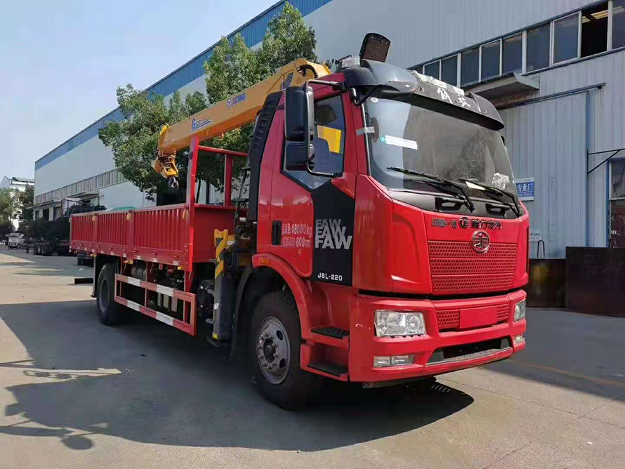 解放J6單橋8噸徐工隨車吊 