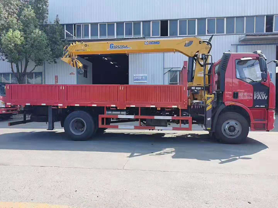 解放J6單橋8噸徐工隨車吊 圖片展示2