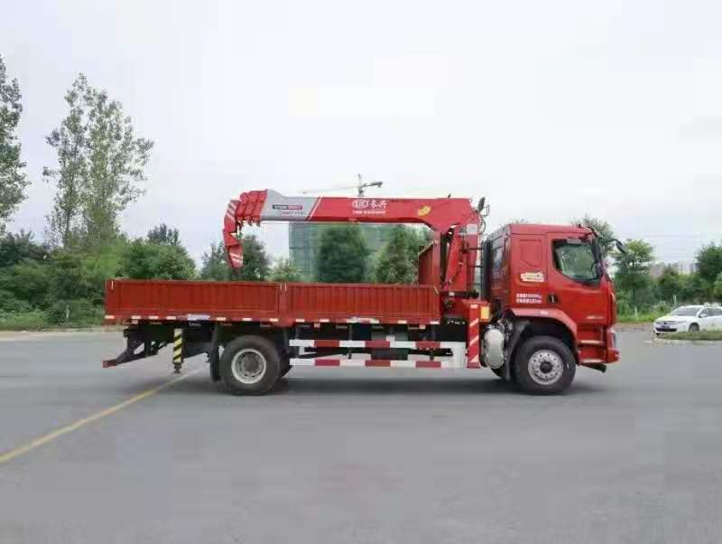 東風(fēng)柳汽長興8噸隨車吊