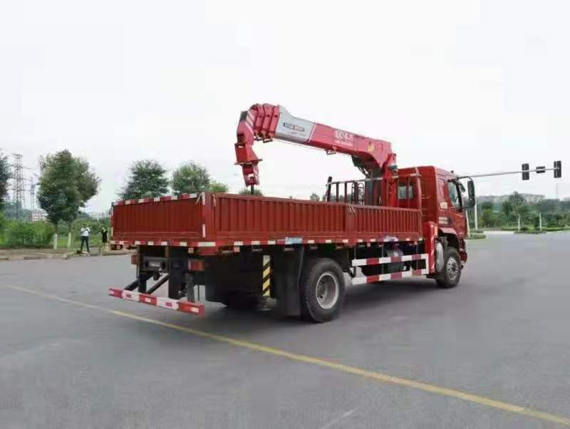 東風(fēng)柳汽長興8噸隨車吊