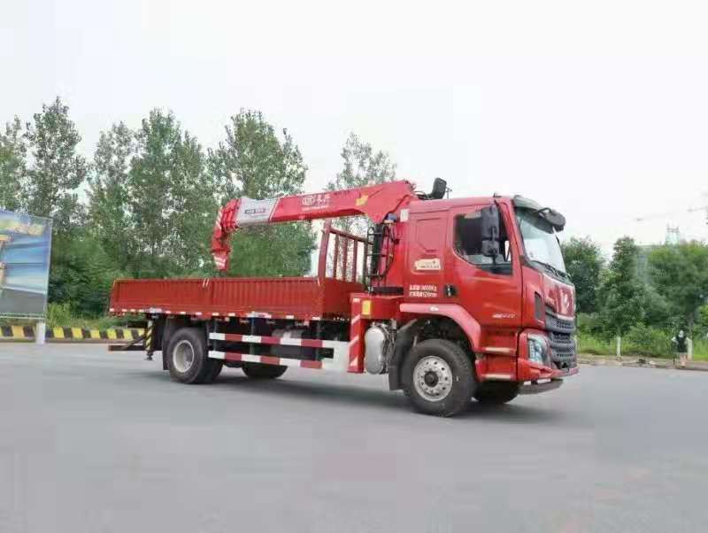 東風(fēng)柳汽長興8噸隨車吊圖片展示3